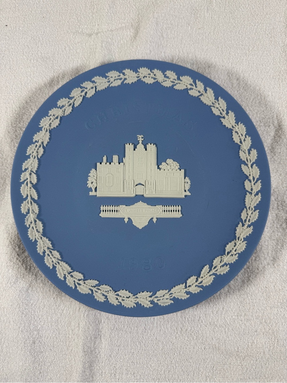 Vintage Christmas 1980 Wedgwood Blue Jasperware St.James Palace Decorative Plate